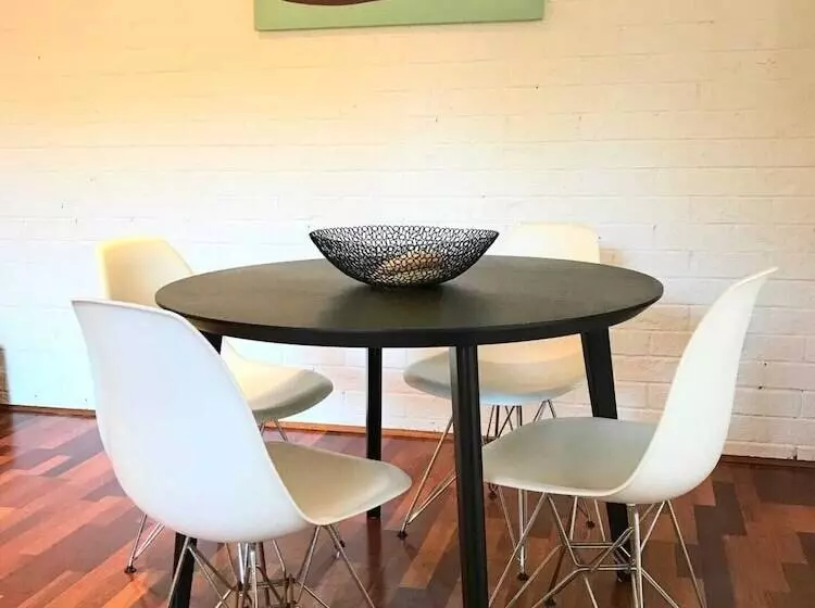 Spacious 3 Bedroom Apartment 20 Min To The Cbd