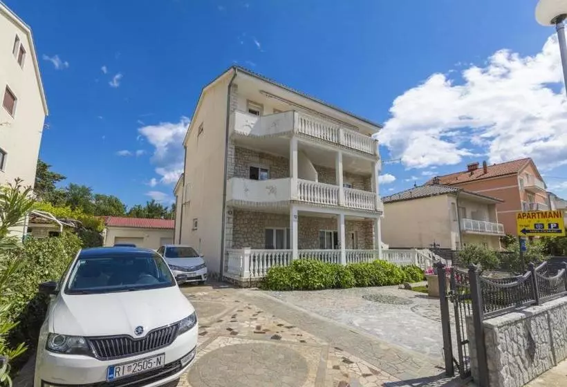 Apartments Theo