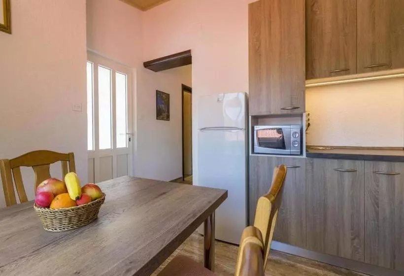 Apartments Theo