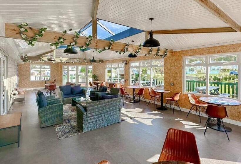 فندق Calloose Holiday Park