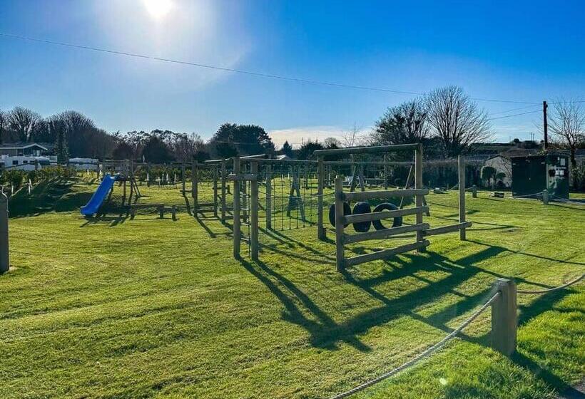 فندق Calloose Holiday Park