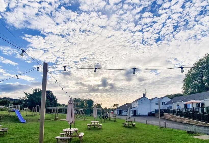 Отель Calloose Holiday Park