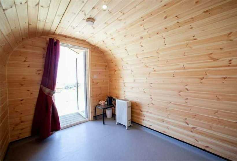 בית מלון כפרי Ernest S Retreat Glamping Site