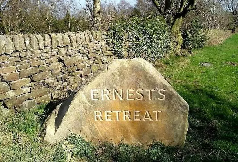 هتل Ernest S Retreat Glamping Site