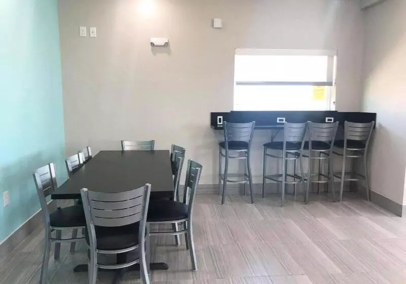 ホテル Mariner Inn