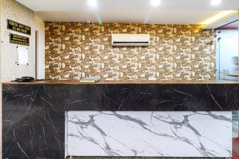 O 62748 Hotel Zeenat