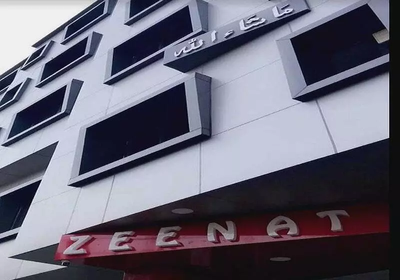 O 62748 Hotel Zeenat