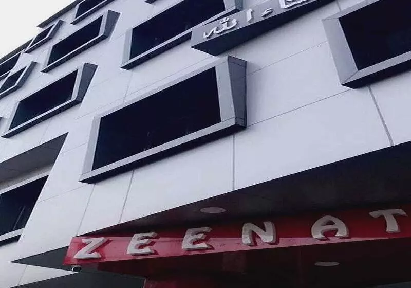 O 62748 Hotel Zeenat