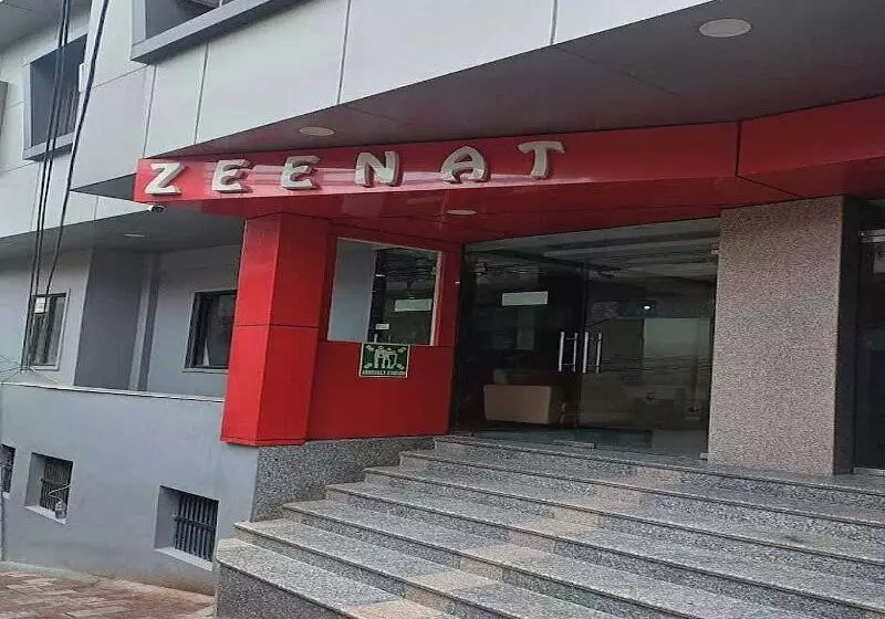 O 62748 Hotel Zeenat