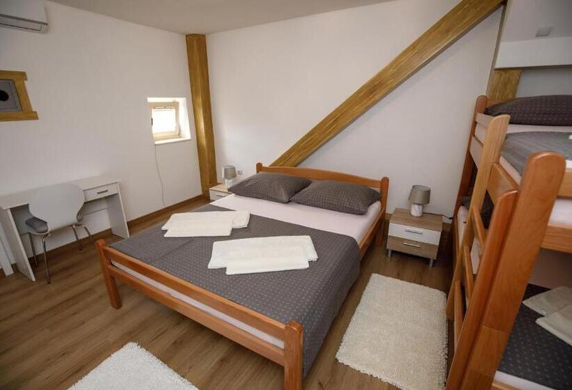 펜션 Prenoćište Kastel