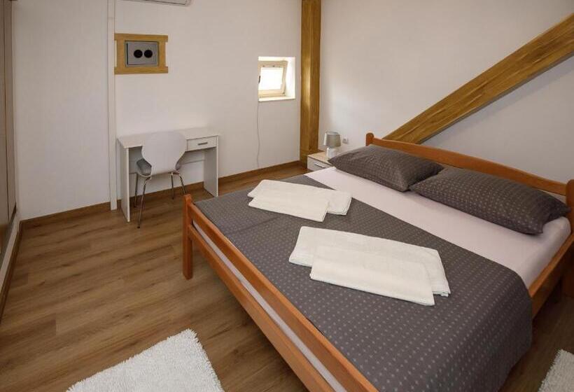 펜션 Prenoćište Kastel