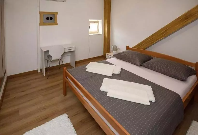 Majatalo Prenoćište Kastel