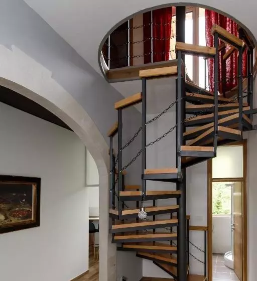 Majatalo Prenoćište Kastel