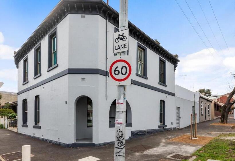 פנסיון Work Sleep Live Melbourne