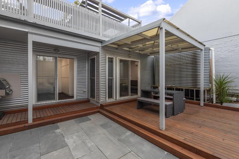 פנסיון Work Sleep Live Melbourne