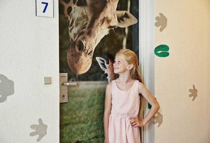 בית מלון כפרי Givskud Zoo Hostel