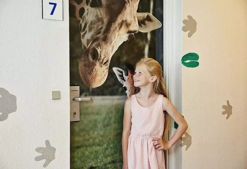 Hotelli Givskud Zoo Hostel