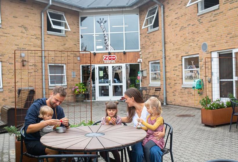 בית מלון כפרי Givskud Zoo Hostel