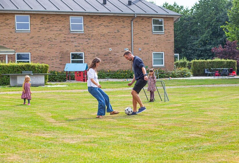 בית מלון כפרי Givskud Zoo Hostel