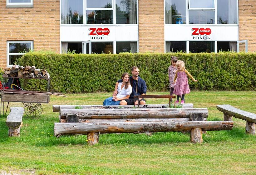 בית מלון כפרי Givskud Zoo Hostel