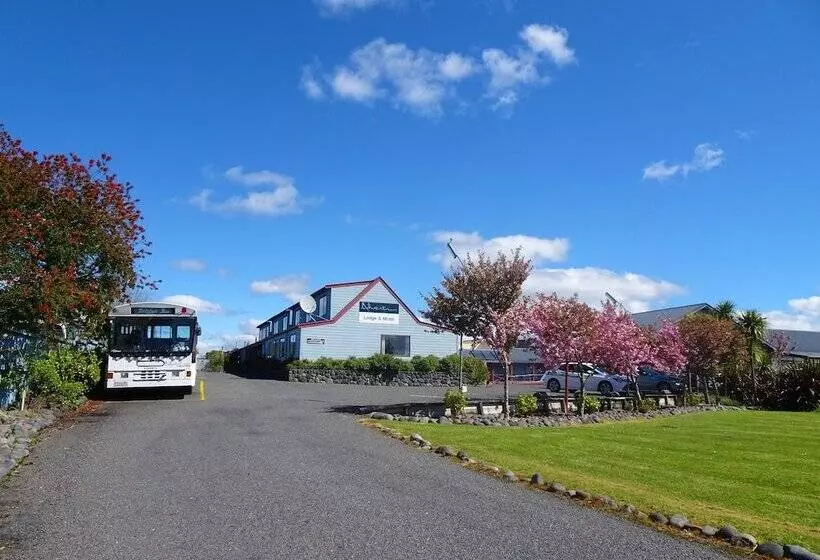 Adventure Lodge & Motel