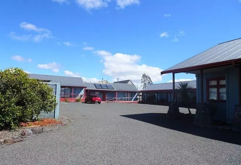 Adventure Lodge & Motel