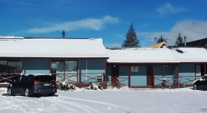 Adventure Lodge & Motel