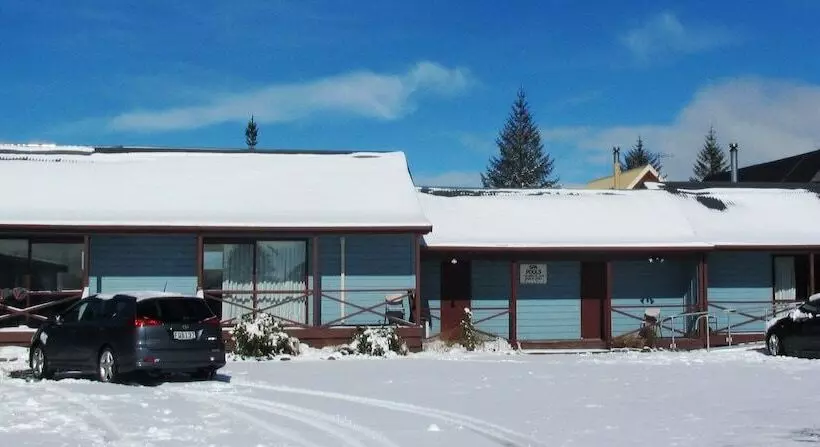 Adventure Lodge & Motel