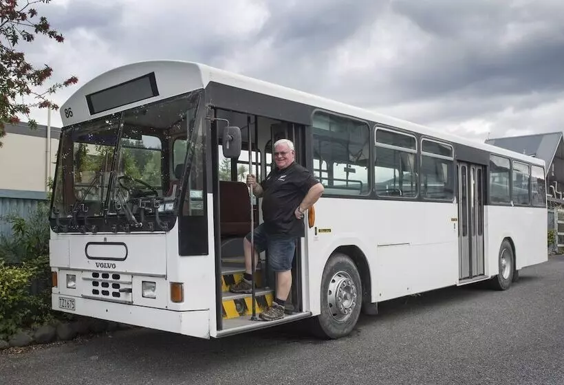 Adventure Lodge & Motel