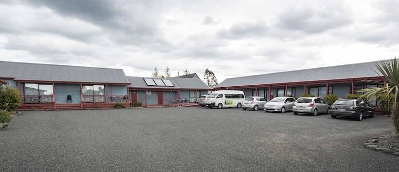 Adventure Lodge & Motel