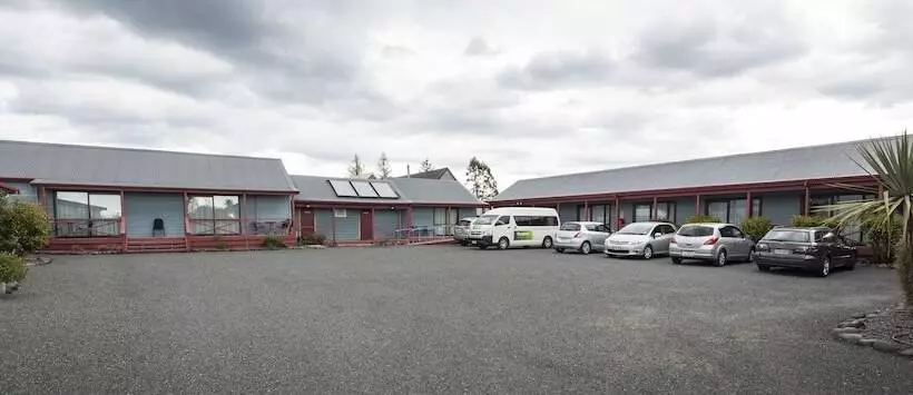 Adventure Lodge & Motel