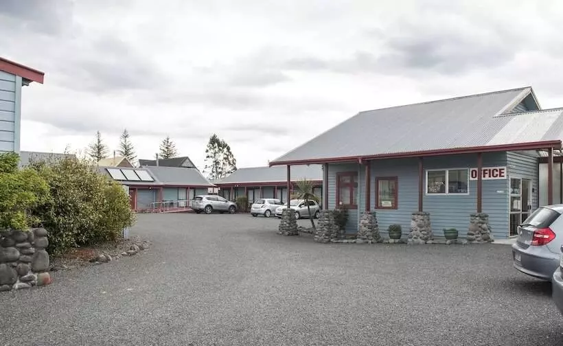 Adventure Lodge & Motel