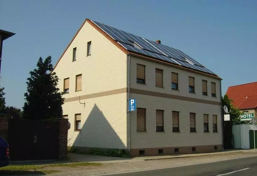 هتل -garni-kochstedt