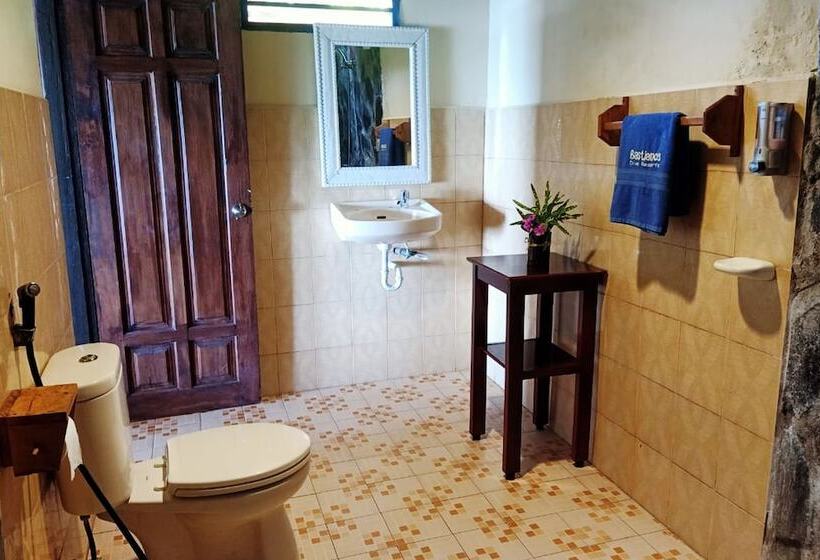 Hotelli Bastianos Bunaken Dive Resort