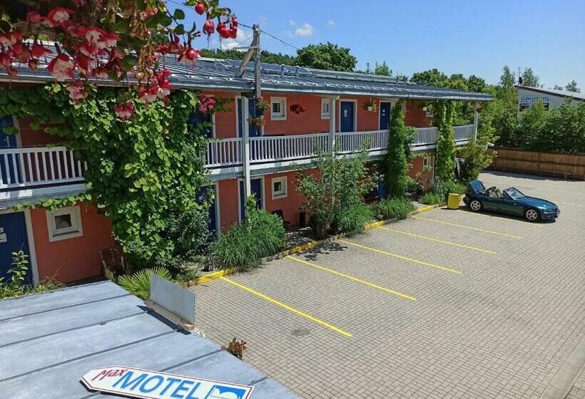 Max Motel