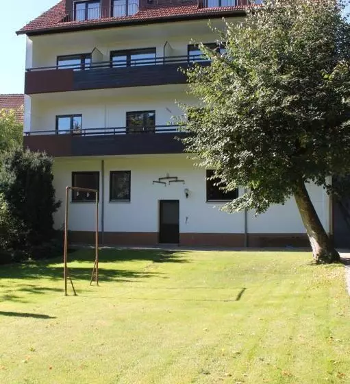 Hotelli Pension Gasthof Zum Lamm