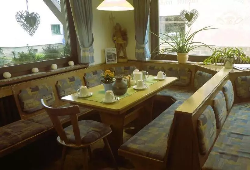 Hotelli Pension Gasthof Zum Lamm