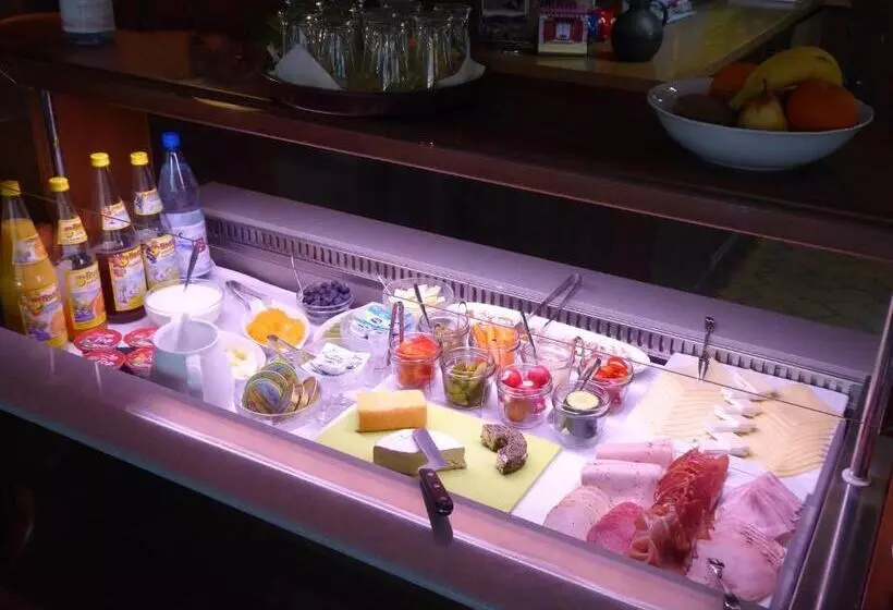 Hotelli Pension Gasthof Zum Lamm