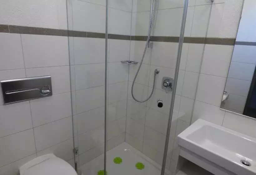 Hotelli Pension Gasthof Zum Lamm