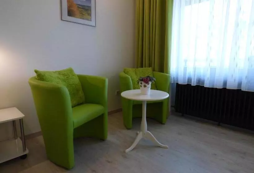 Hotelli Pension Gasthof Zum Lamm