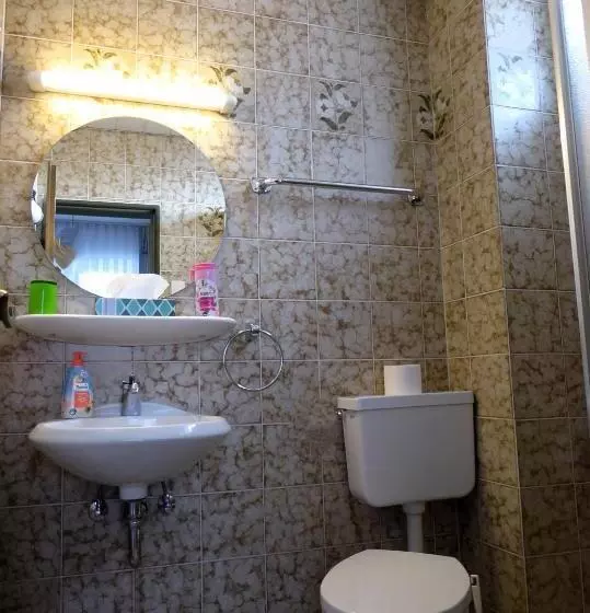 Hotelli Pension Gasthof Zum Lamm