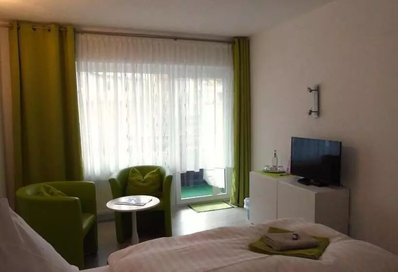 Hotelli Pension Gasthof Zum Lamm