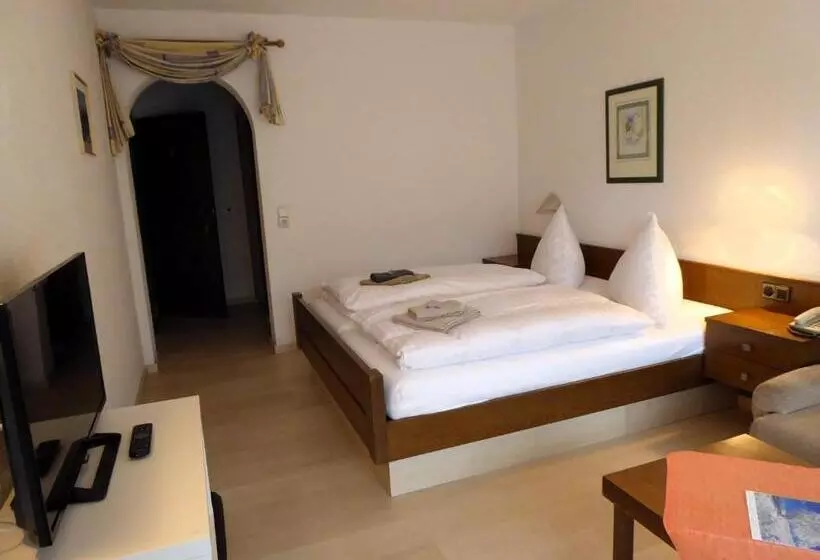 Hotelli Pension Gasthof Zum Lamm