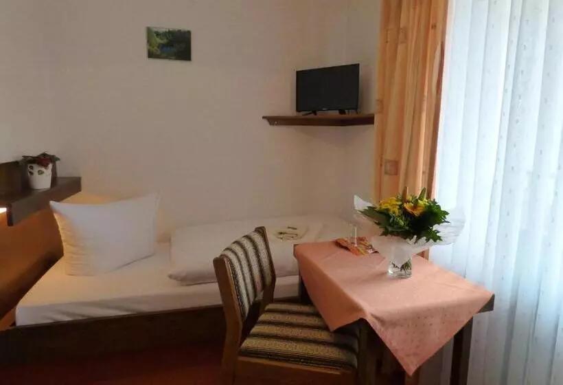 Hotelli Pension Gasthof Zum Lamm