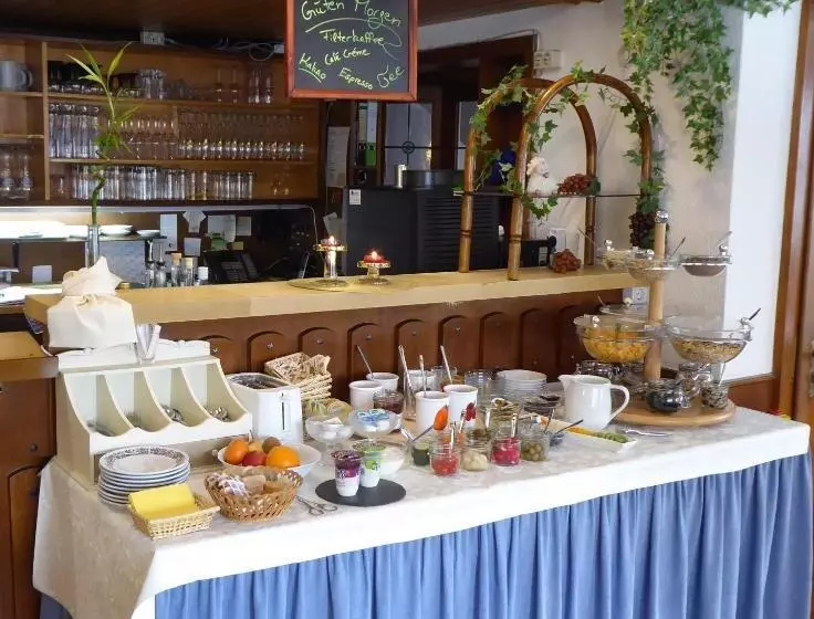 Hotelli Pension Gasthof Zum Lamm