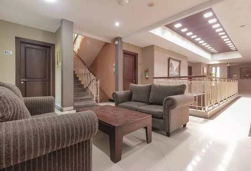 ホテル Reddoorz At La Mega Near Pasar Pagi Cirebon