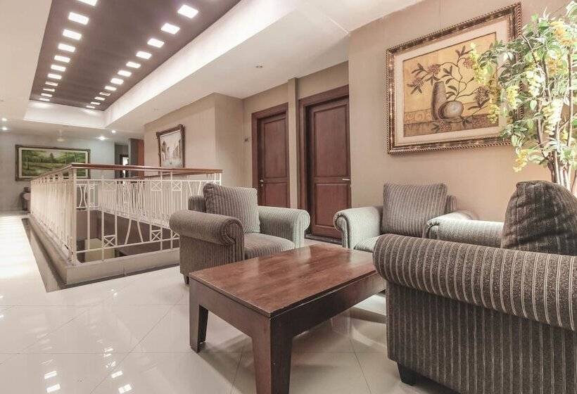 בית מלון כפרי Reddoorz At La Mega Near Pasar Pagi Cirebon