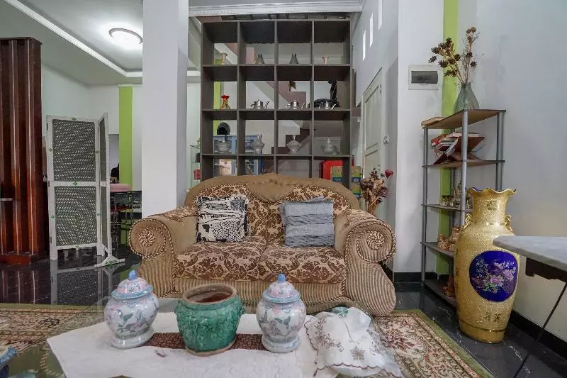 ホテル Oyo 2036 Afifah Residence Syariah