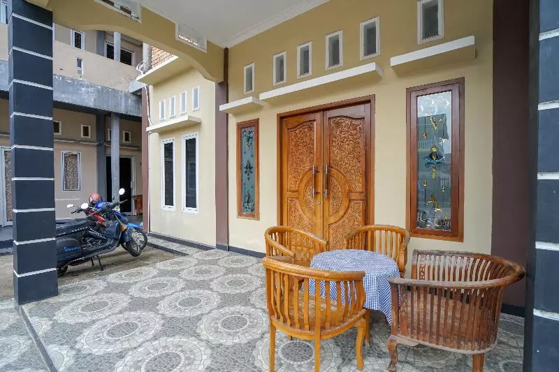 ホテル Oyo 2036 Afifah Residence Syariah