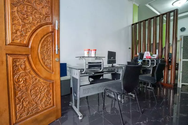 ホテル Oyo 2036 Afifah Residence Syariah